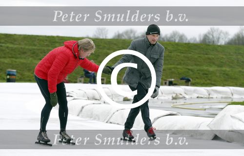 Biddinghuizen 31 januari 2016
Training voor de hollandse 100 op de schaatsbaan van Biddinghuizen. Aanwezig oa Prins Bernhard jr met kinderen Prinses Marilene Prins Maurits en Prinses Anna Prins Pieter Christiaan Prinses Emma Prinses Margriet Leontien Zijlaard v Moorsel met man Michael Zijlaard en dochter Indy Rosanna Kluivert met Patrick Nino Demy Shane en Justin Kluivert.