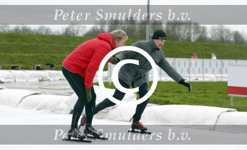 Biddinghuizen 31 januari 2016
Training voor de hollandse 100 op de schaatsbaan van Biddinghuizen. Aanwezig oa Prins Bernhard jr met kinderen Prinses Marilene Prins Maurits en Prinses Anna Prins Pieter Christiaan Prinses Emma Prinses Margriet Leontien Zijlaard v Moorsel met man Michael Zijlaard en dochter Indy Rosanna Kluivert met Patrick Nino Demy Shane en Justin Kluivert.