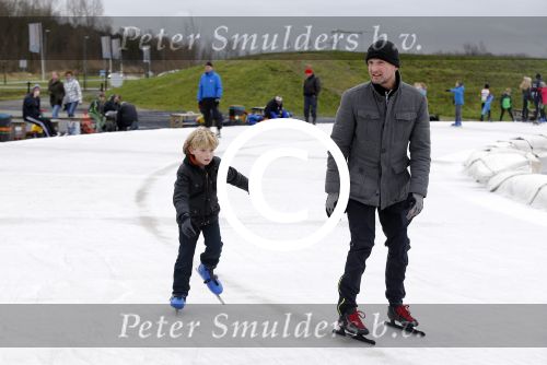 Biddinghuizen 31 januari 2016
Training voor de hollandse 100 op de schaatsbaan van Biddinghuizen. Aanwezig oa Prins Bernhard jr met kinderen Prinses Marilene Prins Maurits en Prinses Anna Prins Pieter Christiaan Prinses Emma Prinses Margriet Leontien Zijlaard v Moorsel met man Michael Zijlaard en dochter Indy Rosanna Kluivert met Patrick Nino Demy Shane en Justin Kluivert.