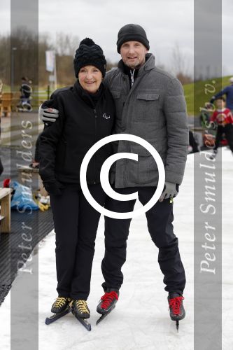 Biddinghuizen 31 januari 2016
Training voor de hollandse 100 op de schaatsbaan van Biddinghuizen. Aanwezig oa Prins Bernhard jr met kinderen Prinses Marilene Prins Maurits en Prinses Anna Prins Pieter Christiaan Prinses Emma Prinses Margriet Leontien Zijlaard v Moorsel met man Michael Zijlaard en dochter Indy Rosanna Kluivert met Patrick Nino Demy Shane en Justin Kluivert.