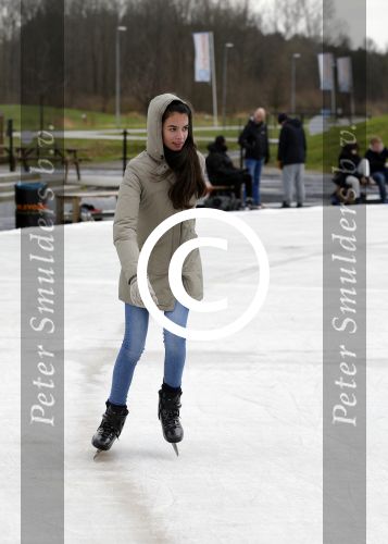 Biddinghuizen 31 januari 2016
Training voor de hollandse 100 op de schaatsbaan van Biddinghuizen. Aanwezig oa Prins Bernhard jr met kinderen Prinses Marilene Prins Maurits en Prinses Anna Prins Pieter Christiaan Prinses Emma Prinses Margriet Leontien Zijlaard v Moorsel met man Michael Zijlaard en dochter Indy Rosanna Kluivert met Patrick Nino Demy Shane en Justin Kluivert.