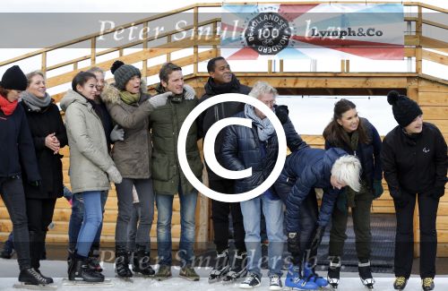 Biddinghuizen 31 januari 2016
Training voor de hollandse 100 op de schaatsbaan van Biddinghuizen. Aanwezig oa Prins Bernhard jr met kinderen Prinses Marilene Prins Maurits en Prinses Anna Prins Pieter Christiaan Prinses Emma Prinses Margriet Leontien Zijlaard v Moorsel met man Michael Zijlaard en dochter Indy Rosanna Kluivert met Patrick Nino Demy Shane en Justin Kluivert.
