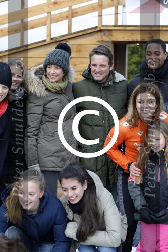 Biddinghuizen 31 januari 2016
Training voor de hollandse 100 op de schaatsbaan van Biddinghuizen. Aanwezig oa Prins Bernhard jr met kinderen Prinses Marilene Prins Maurits en Prinses Anna Prins Pieter Christiaan Prinses Emma Prinses Margriet Leontien Zijlaard v Moorsel met man Michael Zijlaard en dochter Indy Rosanna Kluivert met Patrick Nino Demy Shane en Justin Kluivert.
