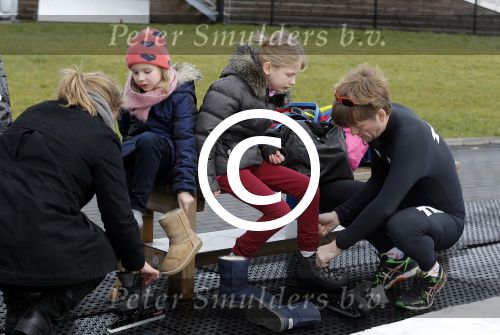 Biddinghuizen 31 januari 2016
Training voor de hollandse 100 op de schaatsbaan van Biddinghuizen. Aanwezig oa Prins Bernhard jr met kinderen Prinses Marilene Prins Maurits en Prinses Anna Prins Pieter Christiaan Prinses Emma Prinses Margriet Leontien Zijlaard v Moorsel met man Michael Zijlaard en dochter Indy Rosanna Kluivert met Patrick Nino Demy Shane en Justin Kluivert.