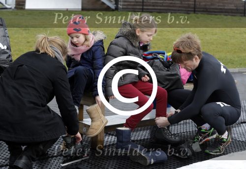 Biddinghuizen 31 januari 2016
Training voor de hollandse 100 op de schaatsbaan van Biddinghuizen. Aanwezig oa Prins Bernhard jr met kinderen Prinses Marilene Prins Maurits en Prinses Anna Prins Pieter Christiaan Prinses Emma Prinses Margriet Leontien Zijlaard v Moorsel met man Michael Zijlaard en dochter Indy Rosanna Kluivert met Patrick Nino Demy Shane en Justin Kluivert.