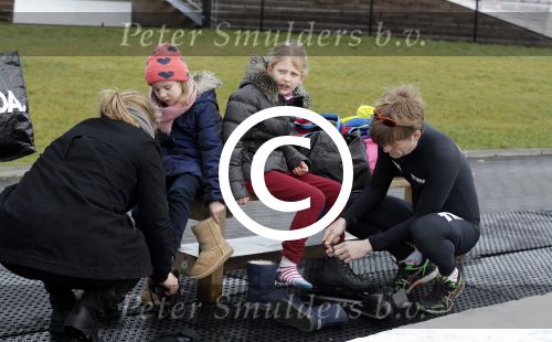 Biddinghuizen 31 januari 2016
Training voor de hollandse 100 op de schaatsbaan van Biddinghuizen. Aanwezig oa Prins Bernhard jr met kinderen Prinses Marilene Prins Maurits en Prinses Anna Prins Pieter Christiaan Prinses Emma Prinses Margriet Leontien Zijlaard v Moorsel met man Michael Zijlaard en dochter Indy Rosanna Kluivert met Patrick Nino Demy Shane en Justin Kluivert.