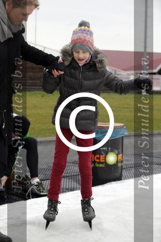 Biddinghuizen 31 januari 2016
Training voor de hollandse 100 op de schaatsbaan van Biddinghuizen. Aanwezig oa Prins Bernhard jr met kinderen Prinses Marilene Prins Maurits en Prinses Anna Prins Pieter Christiaan Prinses Emma Prinses Margriet Leontien Zijlaard v Moorsel met man Michael Zijlaard en dochter Indy Rosanna Kluivert met Patrick Nino Demy Shane en Justin Kluivert.