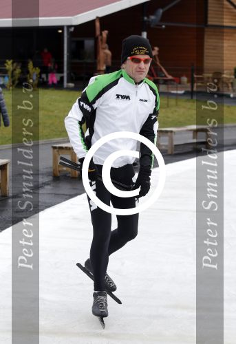 Biddinghuizen 31 januari 2016
Training voor de hollandse 100 op de schaatsbaan van Biddinghuizen. Aanwezig oa Prins Bernhard jr met kinderen Prinses Marilene Prins Maurits en Prinses Anna Prins Pieter Christiaan Prinses Emma Prinses Margriet Leontien Zijlaard v Moorsel met man Michael Zijlaard en dochter Indy Rosanna Kluivert met Patrick Nino Demy Shane en Justin Kluivert.