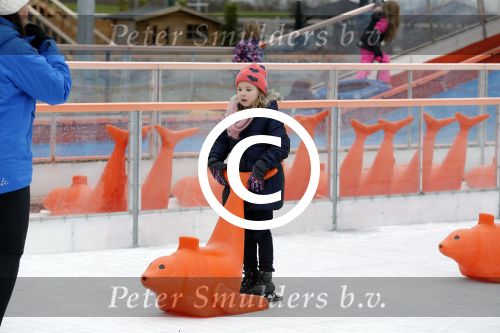 Biddinghuizen 31 januari 2016
Training voor de hollandse 100 op de schaatsbaan van Biddinghuizen. Aanwezig oa Prins Bernhard jr met kinderen Prinses Marilene Prins Maurits en Prinses Anna Prins Pieter Christiaan Prinses Emma Prinses Margriet Leontien Zijlaard v Moorsel met man Michael Zijlaard en dochter Indy Rosanna Kluivert met Patrick Nino Demy Shane en Justin Kluivert.