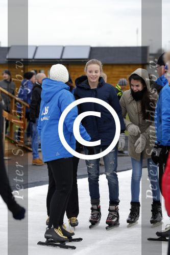 Biddinghuizen 31 januari 2016
Training voor de hollandse 100 op de schaatsbaan van Biddinghuizen. Aanwezig oa Prins Bernhard jr met kinderen Prinses Marilene Prins Maurits en Prinses Anna Prins Pieter Christiaan Prinses Emma Prinses Margriet Leontien Zijlaard v Moorsel met man Michael Zijlaard en dochter Indy Rosanna Kluivert met Patrick Nino Demy Shane en Justin Kluivert.