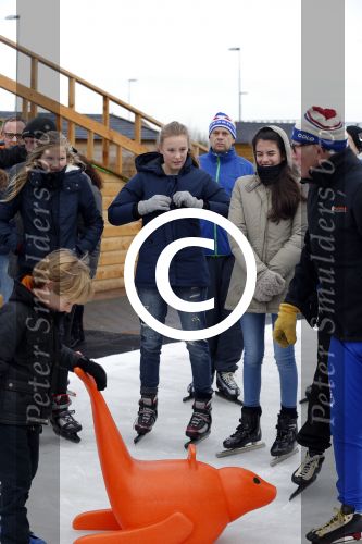 Biddinghuizen 31 januari 2016
Training voor de hollandse 100 op de schaatsbaan van Biddinghuizen. Aanwezig oa Prins Bernhard jr met kinderen Prinses Marilene Prins Maurits en Prinses Anna Prins Pieter Christiaan Prinses Emma Prinses Margriet Leontien Zijlaard v Moorsel met man Michael Zijlaard en dochter Indy Rosanna Kluivert met Patrick Nino Demy Shane en Justin Kluivert.