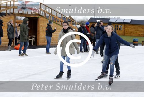 Biddinghuizen 31 januari 2016
Training voor de hollandse 100 op de schaatsbaan van Biddinghuizen. Aanwezig oa Prins Bernhard jr met kinderen Prinses Marilene Prins Maurits en Prinses Anna Prins Pieter Christiaan Prinses Emma Prinses Margriet Leontien Zijlaard v Moorsel met man Michael Zijlaard en dochter Indy Rosanna Kluivert met Patrick Nino Demy Shane en Justin Kluivert.