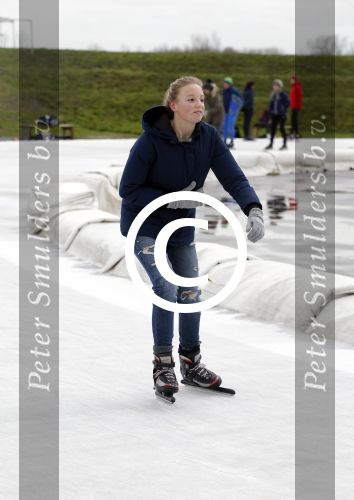 Biddinghuizen 31 januari 2016
Training voor de hollandse 100 op de schaatsbaan van Biddinghuizen. Aanwezig oa Prins Bernhard jr met kinderen Prinses Marilene Prins Maurits en Prinses Anna Prins Pieter Christiaan Prinses Emma Prinses Margriet Leontien Zijlaard v Moorsel met man Michael Zijlaard en dochter Indy Rosanna Kluivert met Patrick Nino Demy Shane en Justin Kluivert.