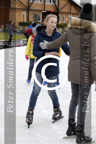 Biddinghuizen 31 januari 2016
Training voor de hollandse 100 op de schaatsbaan van Biddinghuizen. Aanwezig oa Prins Bernhard jr met kinderen Prinses Marilene Prins Maurits en Prinses Anna Prins Pieter Christiaan Prinses Emma Prinses Margriet Leontien Zijlaard v Moorsel met man Michael Zijlaard en dochter Indy Rosanna Kluivert met Patrick Nino Demy Shane en Justin Kluivert.