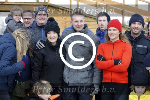 Biddinghuizen 31 januari 2016
Training voor de hollandse 100 op de schaatsbaan van Biddinghuizen. Aanwezig oa Prins Bernhard jr met kinderen Prinses Marilene Prins Maurits en Prinses Anna Prins Pieter Christiaan Prinses Emma Prinses Margriet Leontien Zijlaard v Moorsel met man Michael Zijlaard en dochter Indy Rosanna Kluivert met Patrick Nino Demy Shane en Justin Kluivert.