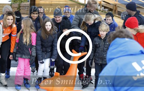 Biddinghuizen 31 januari 2016
Training voor de hollandse 100 op de schaatsbaan van Biddinghuizen. Aanwezig oa Prins Bernhard jr met kinderen Prinses Marilene Prins Maurits en Prinses Anna Prins Pieter Christiaan Prinses Emma Prinses Margriet Leontien Zijlaard v Moorsel met man Michael Zijlaard en dochter Indy Rosanna Kluivert met Patrick Nino Demy Shane en Justin Kluivert.