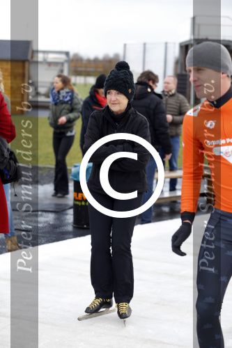 Biddinghuizen 31 januari 2016
Training voor de hollandse 100 op de schaatsbaan van Biddinghuizen. Aanwezig oa Prins Bernhard jr met kinderen Prinses Marilene Prins Maurits en Prinses Anna Prins Pieter Christiaan Prinses Emma Prinses Margriet Leontien Zijlaard v Moorsel met man Michael Zijlaard en dochter Indy Rosanna Kluivert met Patrick Nino Demy Shane en Justin Kluivert.