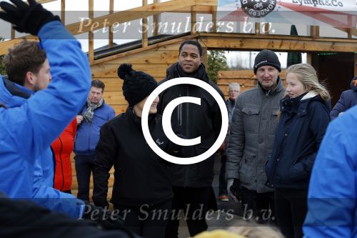 Biddinghuizen 31 januari 2016
Training voor de hollandse 100 op de schaatsbaan van Biddinghuizen. Aanwezig oa Prins Bernhard jr met kinderen Prinses Marilene Prins Maurits en Prinses Anna Prins Pieter Christiaan Prinses Emma Prinses Margriet Leontien Zijlaard v Moorsel met man Michael Zijlaard en dochter Indy Rosanna Kluivert met Patrick Nino Demy Shane en Justin Kluivert.