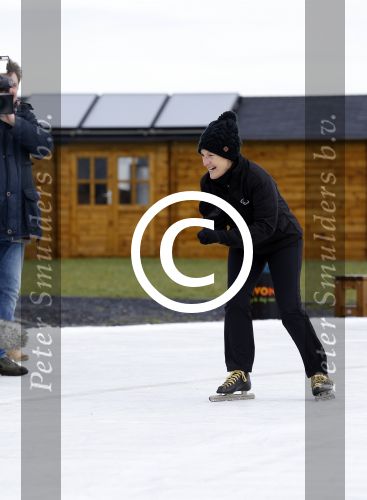 Biddinghuizen 31 januari 2016
Training voor de hollandse 100 op de schaatsbaan van Biddinghuizen. Aanwezig oa Prins Bernhard jr met kinderen Prinses Marilene Prins Maurits en Prinses Anna Prins Pieter Christiaan Prinses Emma Prinses Margriet Leontien Zijlaard v Moorsel met man Michael Zijlaard en dochter Indy Rosanna Kluivert met Patrick Nino Demy Shane en Justin Kluivert.