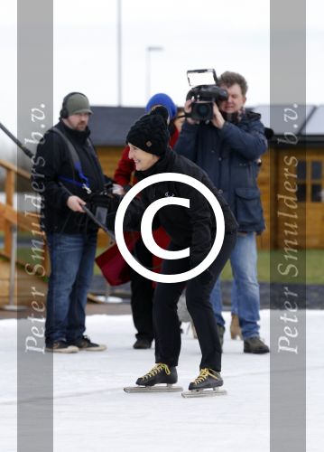 Biddinghuizen 31 januari 2016
Training voor de hollandse 100 op de schaatsbaan van Biddinghuizen. Aanwezig oa Prins Bernhard jr met kinderen Prinses Marilene Prins Maurits en Prinses Anna Prins Pieter Christiaan Prinses Emma Prinses Margriet Leontien Zijlaard v Moorsel met man Michael Zijlaard en dochter Indy Rosanna Kluivert met Patrick Nino Demy Shane en Justin Kluivert.