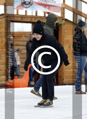 Biddinghuizen 31 januari 2016
Training voor de hollandse 100 op de schaatsbaan van Biddinghuizen. Aanwezig oa Prins Bernhard jr met kinderen Prinses Marilene Prins Maurits en Prinses Anna Prins Pieter Christiaan Prinses Emma Prinses Margriet Leontien Zijlaard v Moorsel met man Michael Zijlaard en dochter Indy Rosanna Kluivert met Patrick Nino Demy Shane en Justin Kluivert.