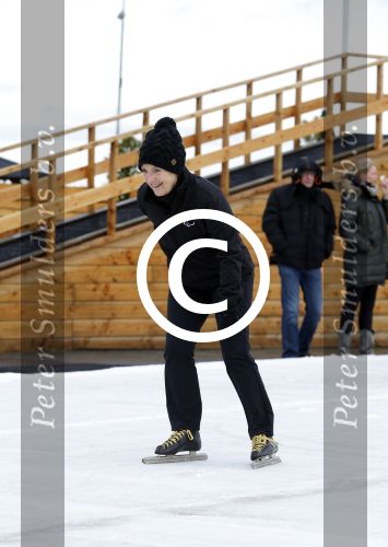 Biddinghuizen 31 januari 2016
Training voor de hollandse 100 op de schaatsbaan van Biddinghuizen. Aanwezig oa Prins Bernhard jr met kinderen Prinses Marilene Prins Maurits en Prinses Anna Prins Pieter Christiaan Prinses Emma Prinses Margriet Leontien Zijlaard v Moorsel met man Michael Zijlaard en dochter Indy Rosanna Kluivert met Patrick Nino Demy Shane en Justin Kluivert.