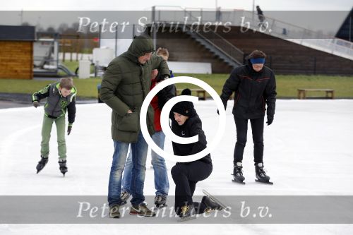 Biddinghuizen 31 januari 2016
Training voor de hollandse 100 op de schaatsbaan van Biddinghuizen. Aanwezig oa Prins Bernhard jr met kinderen Prinses Marilene Prins Maurits en Prinses Anna Prins Pieter Christiaan Prinses Emma Prinses Margriet Leontien Zijlaard v Moorsel met man Michael Zijlaard en dochter Indy Rosanna Kluivert met Patrick Nino Demy Shane en Justin Kluivert.