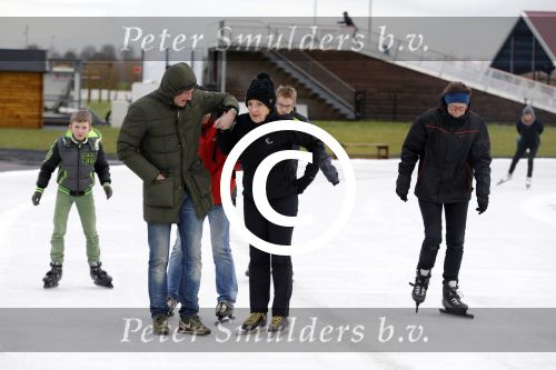 Biddinghuizen 31 januari 2016
Training voor de hollandse 100 op de schaatsbaan van Biddinghuizen. Aanwezig oa Prins Bernhard jr met kinderen Prinses Marilene Prins Maurits en Prinses Anna Prins Pieter Christiaan Prinses Emma Prinses Margriet Leontien Zijlaard v Moorsel met man Michael Zijlaard en dochter Indy Rosanna Kluivert met Patrick Nino Demy Shane en Justin Kluivert.