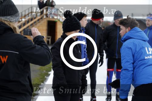 Biddinghuizen 31 januari 2016
Training voor de hollandse 100 op de schaatsbaan van Biddinghuizen. Aanwezig oa Prins Bernhard jr met kinderen Prinses Marilene Prins Maurits en Prinses Anna Prins Pieter Christiaan Prinses Emma Prinses Margriet Leontien Zijlaard v Moorsel met man Michael Zijlaard en dochter Indy Rosanna Kluivert met Patrick Nino Demy Shane en Justin Kluivert.