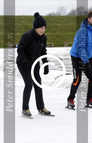 Biddinghuizen 31 januari 2016
Training voor de hollandse 100 op de schaatsbaan van Biddinghuizen. Aanwezig oa Prins Bernhard jr met kinderen Prinses Marilene Prins Maurits en Prinses Anna Prins Pieter Christiaan Prinses Emma Prinses Margriet Leontien Zijlaard v Moorsel met man Michael Zijlaard en dochter Indy Rosanna Kluivert met Patrick Nino Demy Shane en Justin Kluivert.