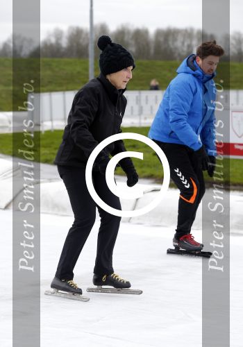 Biddinghuizen 31 januari 2016
Training voor de hollandse 100 op de schaatsbaan van Biddinghuizen. Aanwezig oa Prins Bernhard jr met kinderen Prinses Marilene Prins Maurits en Prinses Anna Prins Pieter Christiaan Prinses Emma Prinses Margriet Leontien Zijlaard v Moorsel met man Michael Zijlaard en dochter Indy Rosanna Kluivert met Patrick Nino Demy Shane en Justin Kluivert.