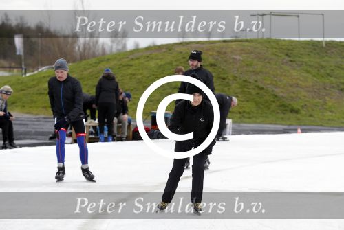 Biddinghuizen 31 januari 2016
Training voor de hollandse 100 op de schaatsbaan van Biddinghuizen. Aanwezig oa Prins Bernhard jr met kinderen Prinses Marilene Prins Maurits en Prinses Anna Prins Pieter Christiaan Prinses Emma Prinses Margriet Leontien Zijlaard v Moorsel met man Michael Zijlaard en dochter Indy Rosanna Kluivert met Patrick Nino Demy Shane en Justin Kluivert.