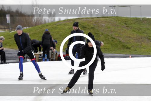 Biddinghuizen 31 januari 2016
Training voor de hollandse 100 op de schaatsbaan van Biddinghuizen. Aanwezig oa Prins Bernhard jr met kinderen Prinses Marilene Prins Maurits en Prinses Anna Prins Pieter Christiaan Prinses Emma Prinses Margriet Leontien Zijlaard v Moorsel met man Michael Zijlaard en dochter Indy Rosanna Kluivert met Patrick Nino Demy Shane en Justin Kluivert.
