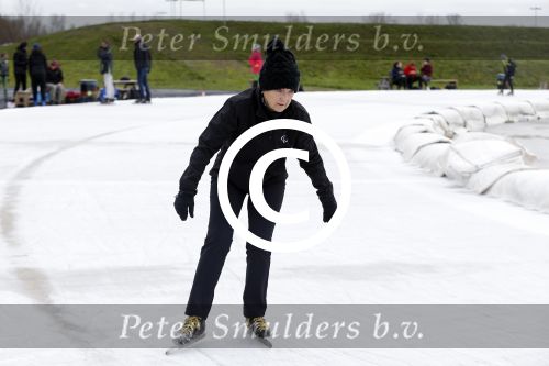 Biddinghuizen 31 januari 2016
Training voor de hollandse 100 op de schaatsbaan van Biddinghuizen. Aanwezig oa Prins Bernhard jr met kinderen Prinses Marilene Prins Maurits en Prinses Anna Prins Pieter Christiaan Prinses Emma Prinses Margriet Leontien Zijlaard v Moorsel met man Michael Zijlaard en dochter Indy Rosanna Kluivert met Patrick Nino Demy Shane en Justin Kluivert.