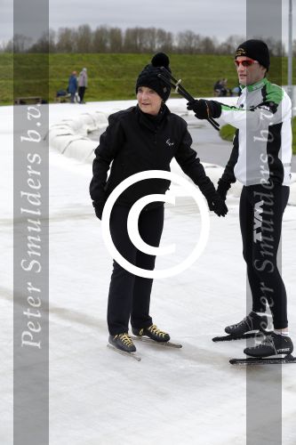Biddinghuizen 31 januari 2016
Training voor de hollandse 100 op de schaatsbaan van Biddinghuizen. Aanwezig oa Prins Bernhard jr met kinderen Prinses Marilene Prins Maurits en Prinses Anna Prins Pieter Christiaan Prinses Emma Prinses Margriet Leontien Zijlaard v Moorsel met man Michael Zijlaard en dochter Indy Rosanna Kluivert met Patrick Nino Demy Shane en Justin Kluivert.