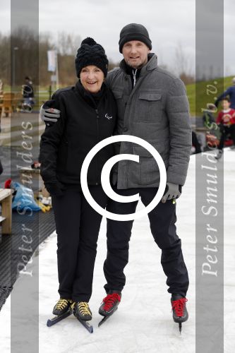 Biddinghuizen 31 januari 2016
Training voor de hollandse 100 op de schaatsbaan van Biddinghuizen. Aanwezig oa Prins Bernhard jr met kinderen Prinses Marilene Prins Maurits en Prinses Anna Prins Pieter Christiaan Prinses Emma Prinses Margriet Leontien Zijlaard v Moorsel met man Michael Zijlaard en dochter Indy Rosanna Kluivert met Patrick Nino Demy Shane en Justin Kluivert.
