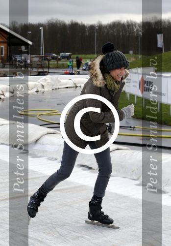 Biddinghuizen 31 januari 2016
Training voor de hollandse 100 op de schaatsbaan van Biddinghuizen. Aanwezig oa Prins Bernhard jr met kinderen Prinses Marilene Prins Maurits en Prinses Anna Prins Pieter Christiaan Prinses Emma Prinses Margriet Leontien Zijlaard v Moorsel met man Michael Zijlaard en dochter Indy Rosanna Kluivert met Patrick Nino Demy Shane en Justin Kluivert.
