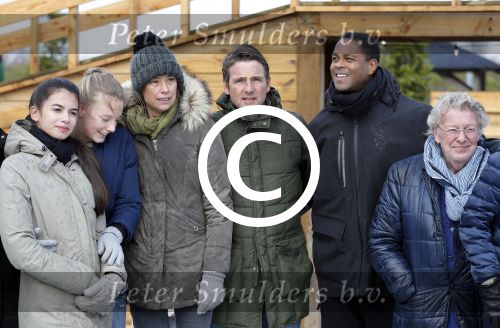 Biddinghuizen 31 januari 2016
Training voor de hollandse 100 op de schaatsbaan van Biddinghuizen. Aanwezig oa Prins Bernhard jr met kinderen Prinses Marilene Prins Maurits en Prinses Anna Prins Pieter Christiaan Prinses Emma Prinses Margriet Leontien Zijlaard v Moorsel met man Michael Zijlaard en dochter Indy Rosanna Kluivert met Patrick Nino Demy Shane en Justin Kluivert.