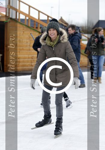 Biddinghuizen 31 januari 2016
Training voor de hollandse 100 op de schaatsbaan van Biddinghuizen. Aanwezig oa Prins Bernhard jr met kinderen Prinses Marilene Prins Maurits en Prinses Anna Prins Pieter Christiaan Prinses Emma Prinses Margriet Leontien Zijlaard v Moorsel met man Michael Zijlaard en dochter Indy Rosanna Kluivert met Patrick Nino Demy Shane en Justin Kluivert.
