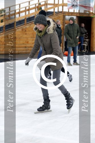 Biddinghuizen 31 januari 2016
Training voor de hollandse 100 op de schaatsbaan van Biddinghuizen. Aanwezig oa Prins Bernhard jr met kinderen Prinses Marilene Prins Maurits en Prinses Anna Prins Pieter Christiaan Prinses Emma Prinses Margriet Leontien Zijlaard v Moorsel met man Michael Zijlaard en dochter Indy Rosanna Kluivert met Patrick Nino Demy Shane en Justin Kluivert.