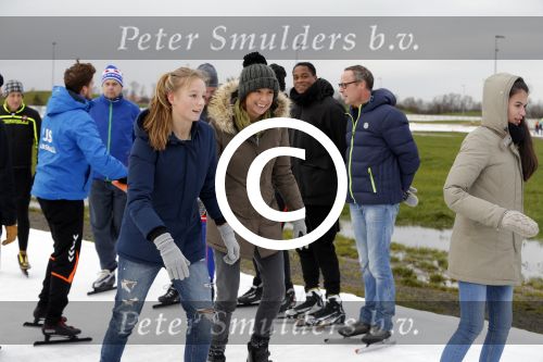 Biddinghuizen 31 januari 2016
Training voor de hollandse 100 op de schaatsbaan van Biddinghuizen. Aanwezig oa Prins Bernhard jr met kinderen Prinses Marilene Prins Maurits en Prinses Anna Prins Pieter Christiaan Prinses Emma Prinses Margriet Leontien Zijlaard v Moorsel met man Michael Zijlaard en dochter Indy Rosanna Kluivert met Patrick Nino Demy Shane en Justin Kluivert.
