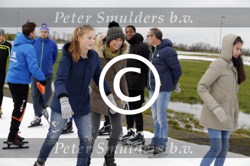 Biddinghuizen 31 januari 2016
Training voor de hollandse 100 op de schaatsbaan van Biddinghuizen. Aanwezig oa Prins Bernhard jr met kinderen Prinses Marilene Prins Maurits en Prinses Anna Prins Pieter Christiaan Prinses Emma Prinses Margriet Leontien Zijlaard v Moorsel met man Michael Zijlaard en dochter Indy Rosanna Kluivert met Patrick Nino Demy Shane en Justin Kluivert.