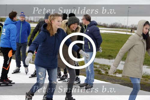 Biddinghuizen 31 januari 2016
Training voor de hollandse 100 op de schaatsbaan van Biddinghuizen. Aanwezig oa Prins Bernhard jr met kinderen Prinses Marilene Prins Maurits en Prinses Anna Prins Pieter Christiaan Prinses Emma Prinses Margriet Leontien Zijlaard v Moorsel met man Michael Zijlaard en dochter Indy Rosanna Kluivert met Patrick Nino Demy Shane en Justin Kluivert.