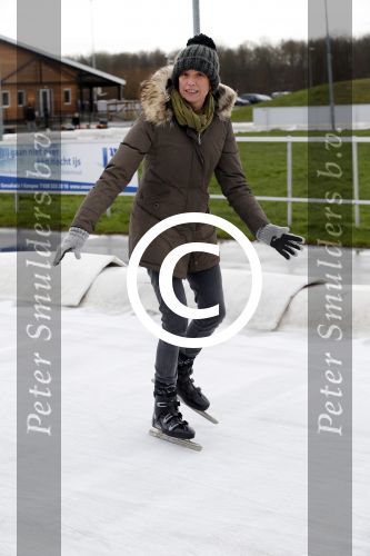 Biddinghuizen 31 januari 2016
Training voor de hollandse 100 op de schaatsbaan van Biddinghuizen. Aanwezig oa Prins Bernhard jr met kinderen Prinses Marilene Prins Maurits en Prinses Anna Prins Pieter Christiaan Prinses Emma Prinses Margriet Leontien Zijlaard v Moorsel met man Michael Zijlaard en dochter Indy Rosanna Kluivert met Patrick Nino Demy Shane en Justin Kluivert.