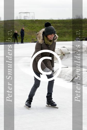 Biddinghuizen 31 januari 2016
Training voor de hollandse 100 op de schaatsbaan van Biddinghuizen. Aanwezig oa Prins Bernhard jr met kinderen Prinses Marilene Prins Maurits en Prinses Anna Prins Pieter Christiaan Prinses Emma Prinses Margriet Leontien Zijlaard v Moorsel met man Michael Zijlaard en dochter Indy Rosanna Kluivert met Patrick Nino Demy Shane en Justin Kluivert.