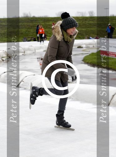 Biddinghuizen 31 januari 2016
Training voor de hollandse 100 op de schaatsbaan van Biddinghuizen. Aanwezig oa Prins Bernhard jr met kinderen Prinses Marilene Prins Maurits en Prinses Anna Prins Pieter Christiaan Prinses Emma Prinses Margriet Leontien Zijlaard v Moorsel met man Michael Zijlaard en dochter Indy Rosanna Kluivert met Patrick Nino Demy Shane en Justin Kluivert.