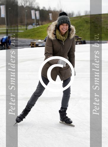 Biddinghuizen 31 januari 2016
Training voor de hollandse 100 op de schaatsbaan van Biddinghuizen. Aanwezig oa Prins Bernhard jr met kinderen Prinses Marilene Prins Maurits en Prinses Anna Prins Pieter Christiaan Prinses Emma Prinses Margriet Leontien Zijlaard v Moorsel met man Michael Zijlaard en dochter Indy Rosanna Kluivert met Patrick Nino Demy Shane en Justin Kluivert.