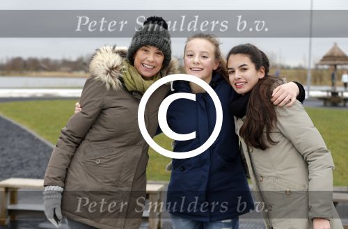 Biddinghuizen 31 januari 2016
Training voor de hollandse 100 op de schaatsbaan van Biddinghuizen. Aanwezig oa Prins Bernhard jr met kinderen Prinses Marilene Prins Maurits en Prinses Anna Prins Pieter Christiaan Prinses Emma Prinses Margriet Leontien Zijlaard v Moorsel met man Michael Zijlaard en dochter Indy Rosanna Kluivert met Patrick Nino Demy Shane en Justin Kluivert.
