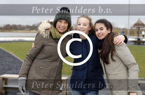 Biddinghuizen 31 januari 2016
Training voor de hollandse 100 op de schaatsbaan van Biddinghuizen. Aanwezig oa Prins Bernhard jr met kinderen Prinses Marilene Prins Maurits en Prinses Anna Prins Pieter Christiaan Prinses Emma Prinses Margriet Leontien Zijlaard v Moorsel met man Michael Zijlaard en dochter Indy Rosanna Kluivert met Patrick Nino Demy Shane en Justin Kluivert.