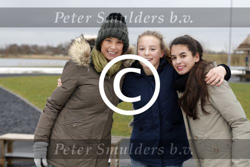 Biddinghuizen 31 januari 2016
Training voor de hollandse 100 op de schaatsbaan van Biddinghuizen. Aanwezig oa Prins Bernhard jr met kinderen Prinses Marilene Prins Maurits en Prinses Anna Prins Pieter Christiaan Prinses Emma Prinses Margriet Leontien Zijlaard v Moorsel met man Michael Zijlaard en dochter Indy Rosanna Kluivert met Patrick Nino Demy Shane en Justin Kluivert.